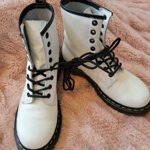 Doc Martens White Sz 7